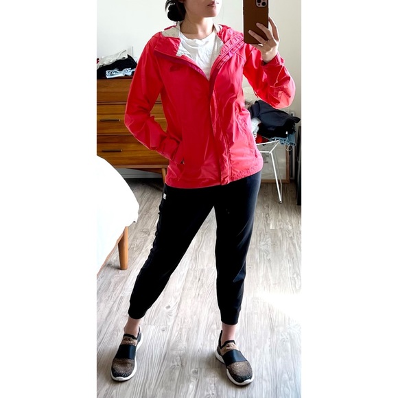 The North Face Venture Lightweight Rain Jacket - Picture 10 of 12